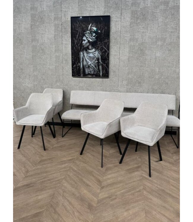 Setje van 4 stoelen + eetkamerbank Stella / Jill *showroom