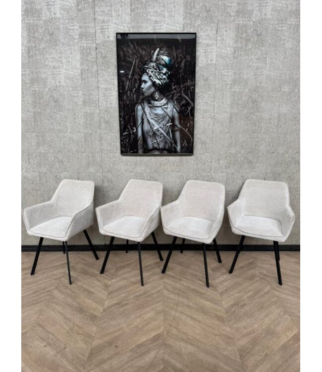 Setje van 4 stoelen + eetkamerbank Stella / Jill *showroom