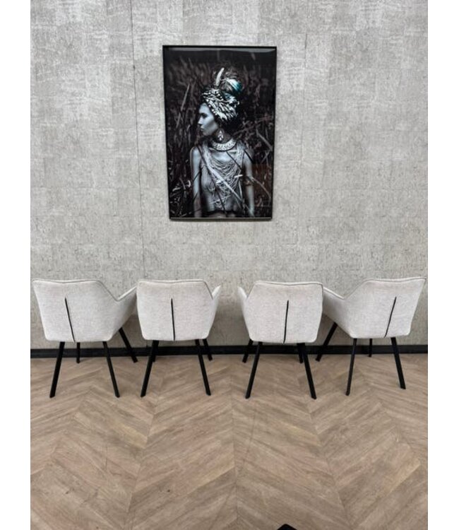 Setje van 4 stoelen + eetkamerbank Stella / Jill *showroom