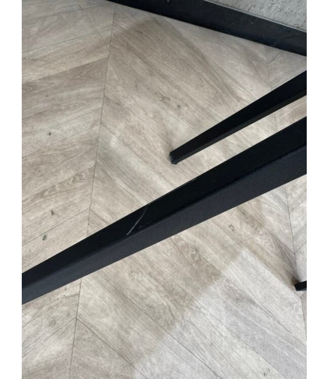 Setje van 4 stoelen + eetkamerbank Stella / Jill *showroom