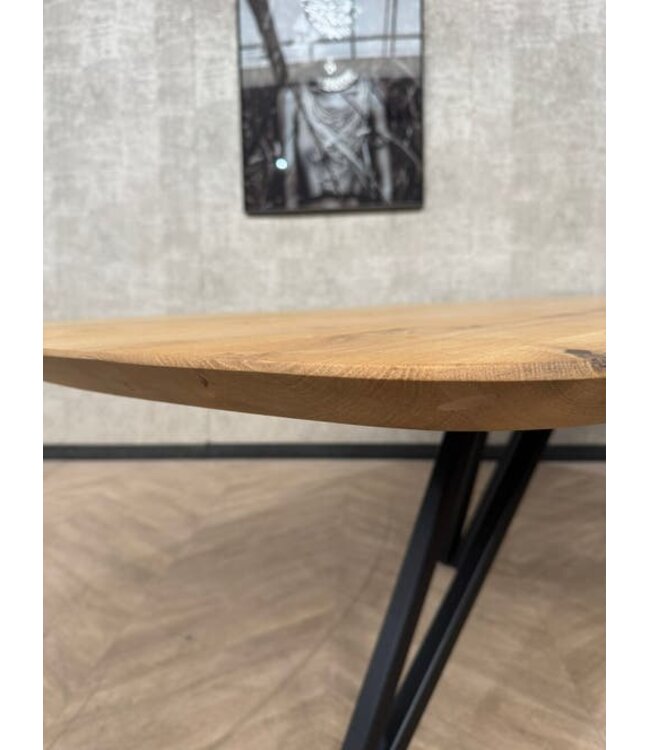 Eiken deens ovaal 240x110 incl hairpin frame *showroom