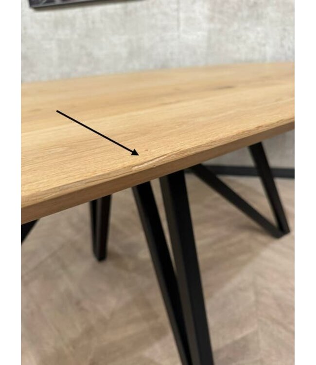 Eiken deens ovaal 240x110 incl hairpin frame *showroom