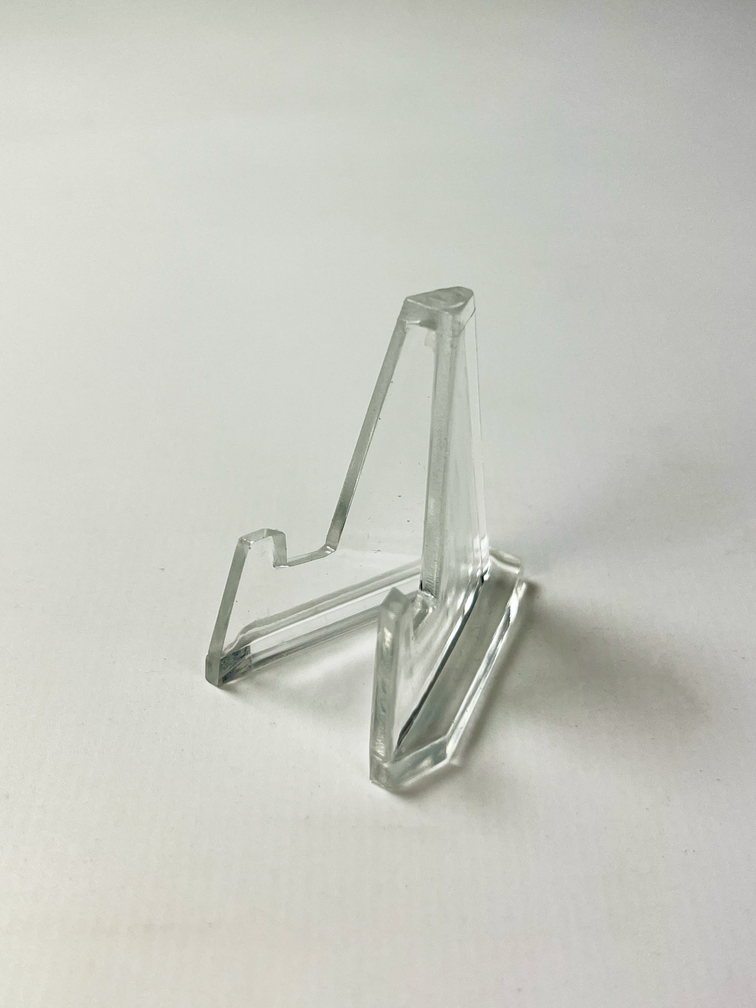 Praktisches Display für Megalodon-Zähne