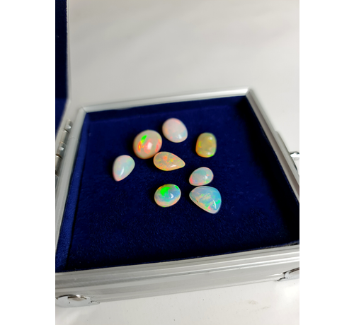 Collector's box - "Treasure Trove"  - Ethiopian Welo Opals - 7 Opals - Altogether 24,80 carats - SOLD