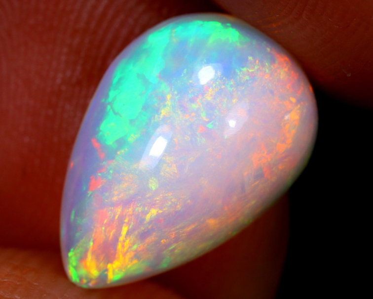 Collector's box - "Treasure Trove"  - Ethiopian Welo Opals - 7 Opals - Altogether 24,80 carats - SOLD
