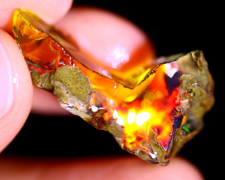 Rough Ethiopian Welo - Crystal Opal - "Human Desire" - (28 x 15 x 9 mm - 17 carats) - POC-0297