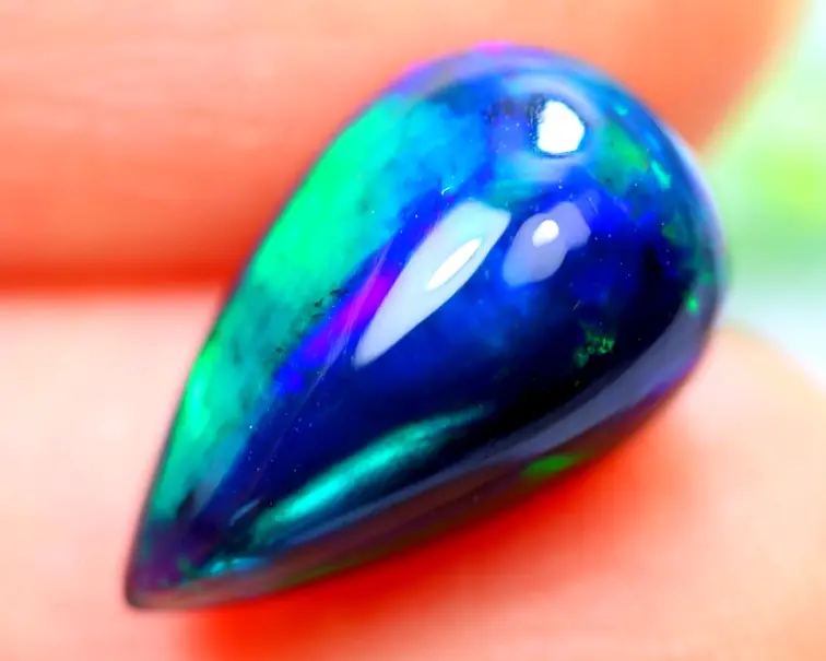 Ethiopian Welo - Smoked Opal "Icy Dimension" - (13.8 x 8 x 5.7 mm - 2.84 carats) - POC-0428
