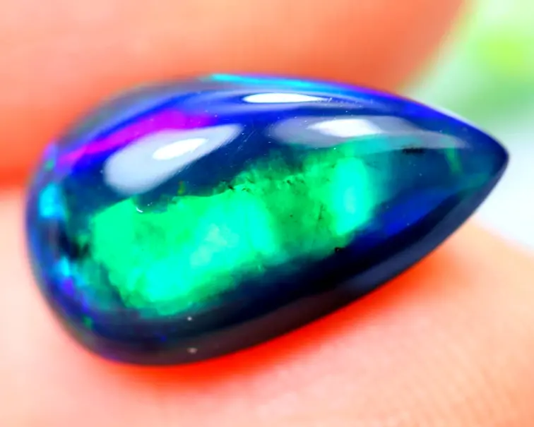 Ethiopian Welo - Smoked Opal "Icy Dimension" - (13.8 x 8 x 5.7 mm - 2.84 carats) - POC-0428