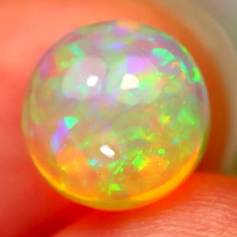 Natural Ethiopian Welo Opal - "Colourful Dome" - 8 x 8 x 5 mm - 1.60 carats - POC-0440