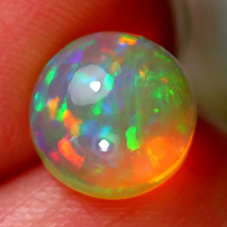 Natural Ethiopian Welo Opal - "Colourful Dome" - 8 x 8 x 5 mm - 1.60 carats - POC-0440