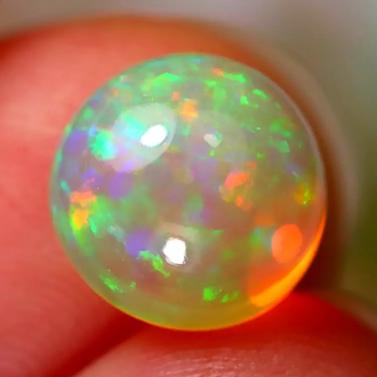 Natural Ethiopian Welo Opal - "Colourful Dome" - 8 x 8 x 5 mm - 1.60 carats - POC-0440