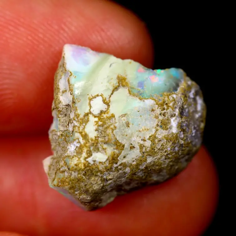 Äthiopischer Welo-Opal in Rohform - "Separated Beauty" (15 x 14 x 5 mm - 3 Karat) - POC-0482