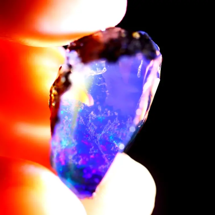 Rough Ethiopian Welo - Crystal Opal - "Cryo Chamber" - (23 x 13 x 11 mm - 19 carats) - POC-0489