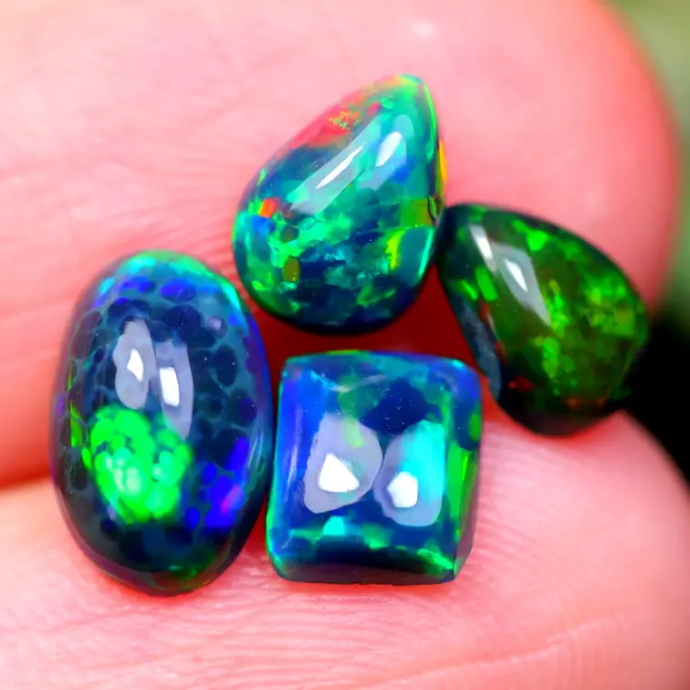 Set of 4 Ethiopian Welo - Smoked Opals "Odd Treasures" - (8,7 x 5,6 x 3,3 mm - 2.15 carats) - POC-0562