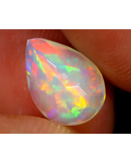 Äthiopischer Welo-Opal - "Cloudy Rainbow"  - (10,2x7,2x4mm - 1.23 Karat) - POC-0602