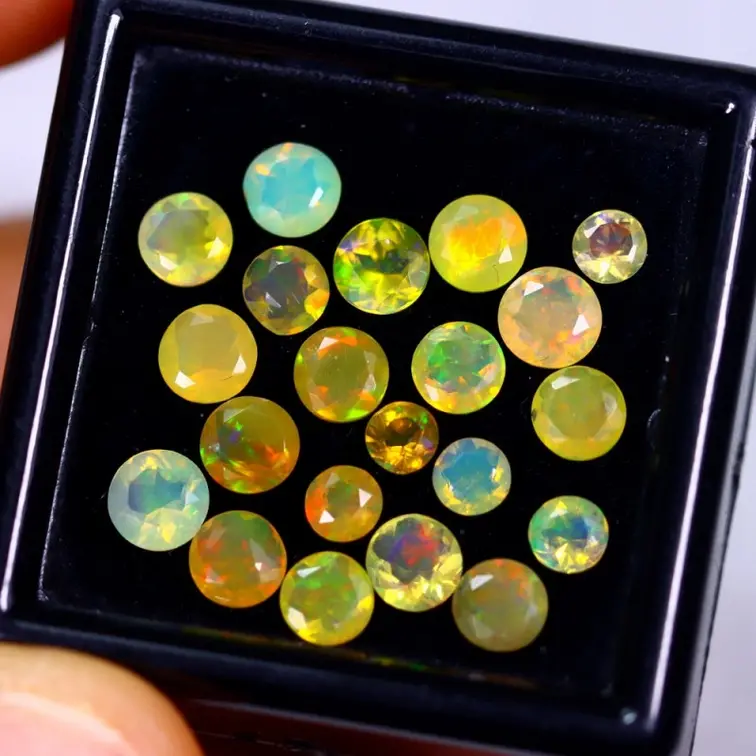 Set di Opali Welo etiopi - "Planetary Organisation" - (4,1 x 4,1 x 3 mm - 3.06 carati) - POC-0646