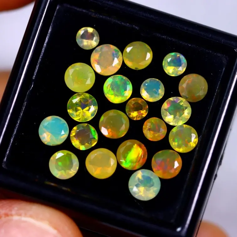 Satz mit Äthiopische Welo-Opale - "Planetary Organisation" - (4,1 x 4,1 x 3 mm - 3.06 Karat) - POC-0646