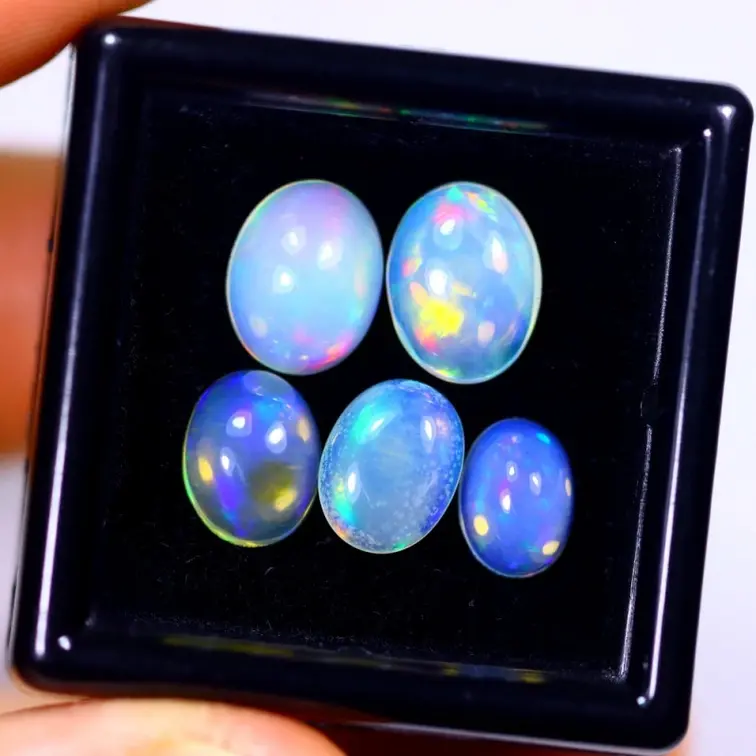 Satz mit Äthiopische Welo-Opale - "Birth of Universes" - (8,9 x 6,7 x 3,6 mm - 4,34 Karat) - POC-0647