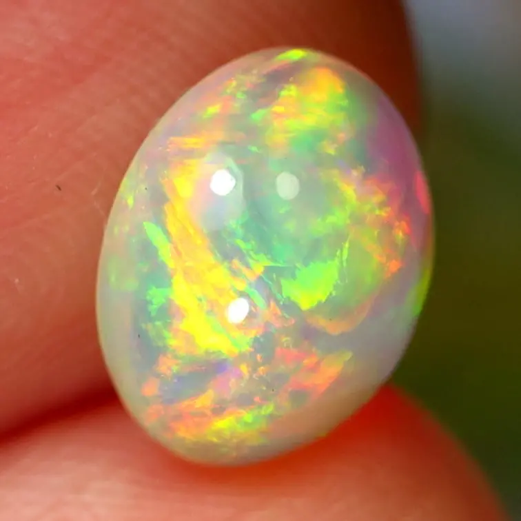 Opale Welo naturelle d'Ethiopie - « Royalty Gem » - 8.8 x 6.8 x 4.5 mm - 1.35 carats - POC-0703