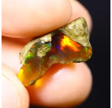 Ruwe Ethiopian Welo - Crystal opal - "Lava Trapped" - (19 x 8 x 8 mm - 5 carats) - POC-0730