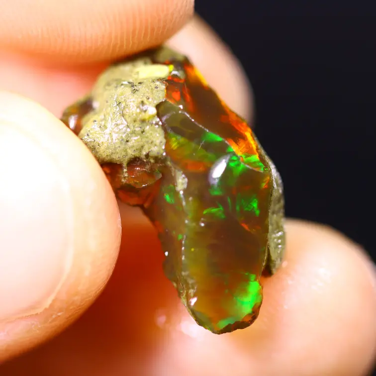 Ruwe Äthiopischer Welo - Kristallopal - „Lava Trapped“ - (19 x 8 x 8 mm - 5 Karat) - POC-0730