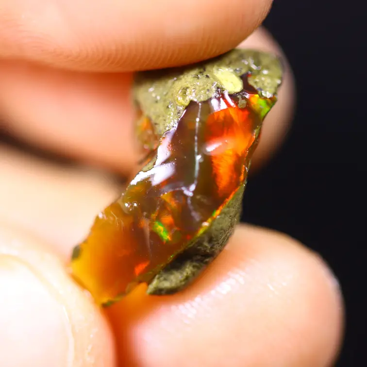 Ruwe Äthiopischer Welo - Kristallopal - „Lava Trapped“ - (19 x 8 x 8 mm - 5 Karat) - POC-0730