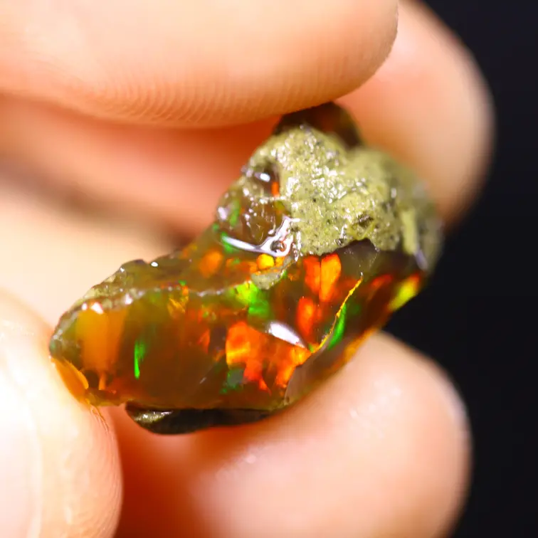Ruwe Ethiopian Welo - Crystal opal - "Lava Trapped" - (19 x 8 x 8 mm - 5 carats) - POC-0730