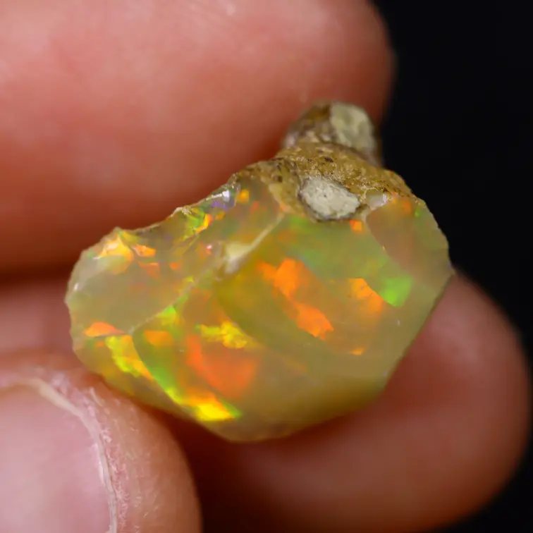 Opale Welo d'Ethiopie brute - « Misty Colours » - (17 x 12 x 8 mm - 7.8 carats) - POC-0735