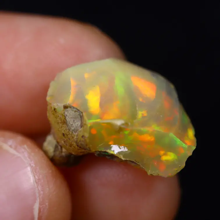 Opale Welo d'Ethiopie brute - « Misty Colours » - (17 x 12 x 8 mm - 7.8 carats) - POC-0735