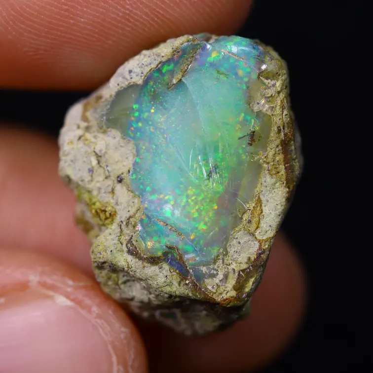 Äthiopischer Welo-Opal in Rohform - „Secluded Portal" - (21 x 17 x 8 mm - 15,3 Karat) - POC-0744