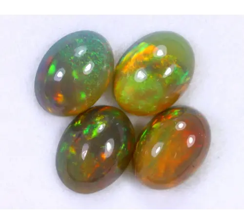 Natural Ethiopian Welo Opals - ‘Otherworld" - 7,9 x 5,7 x 4,1 mm - 3.86 carats - POC-0749