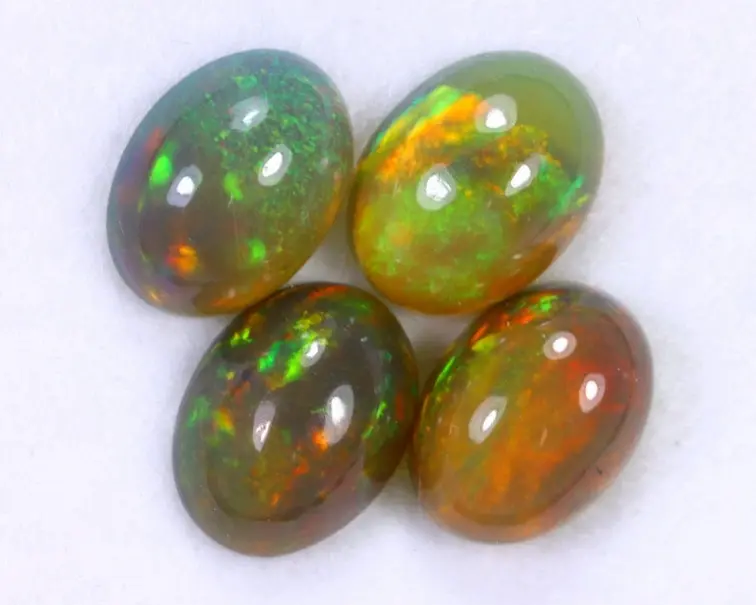 Ópalos Welo etíopes naturales - «Otherworld" - 7,9 x 5,7 x 4,1 mm - 3.86 quilates - POC-0749