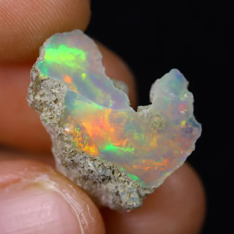 Opalite grezza etiope Welo - “Crescent Moon” - (19 x 11 x 10 mm - 9,1 carati) - POC-0890