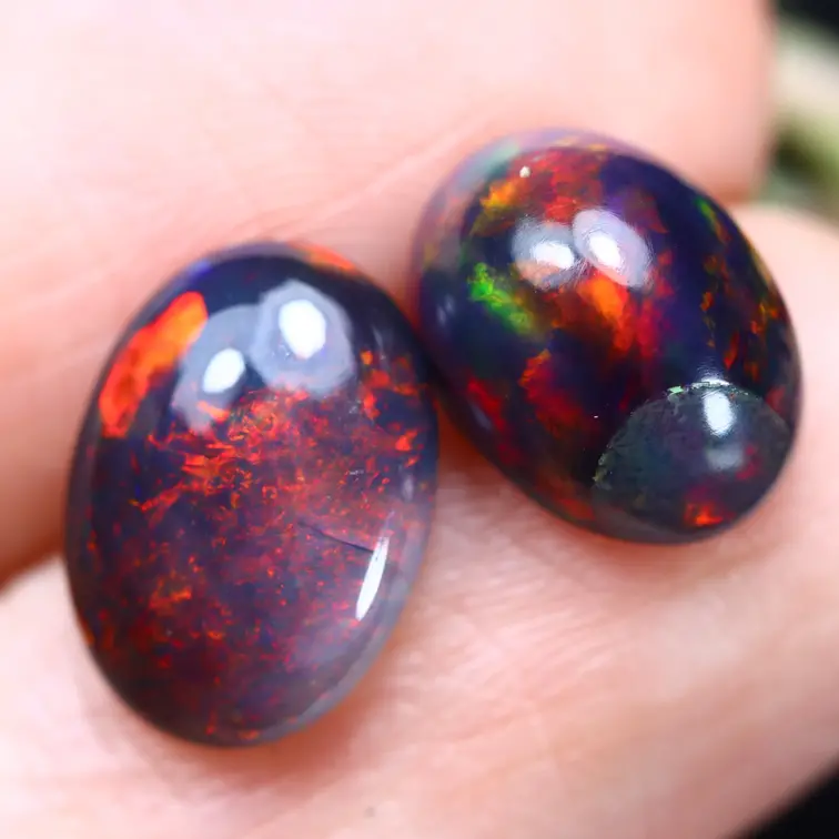 Natürliche geräucherte äthiopische Welo-Opale – „Universal Fight“ – 9,6 x 7,1 x 5 mm – 3,29 Karat – POC-0923