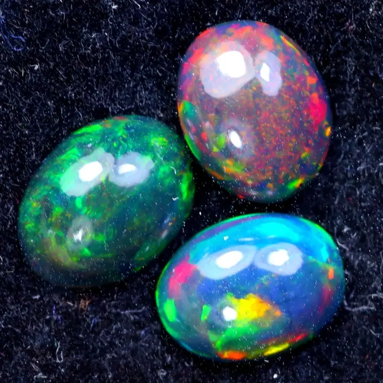 Ópalo etíope ahumado natural - «Sistema solar» - 9,2 x 7 x 3,4 mm - 3,30 quilates - POC-0924