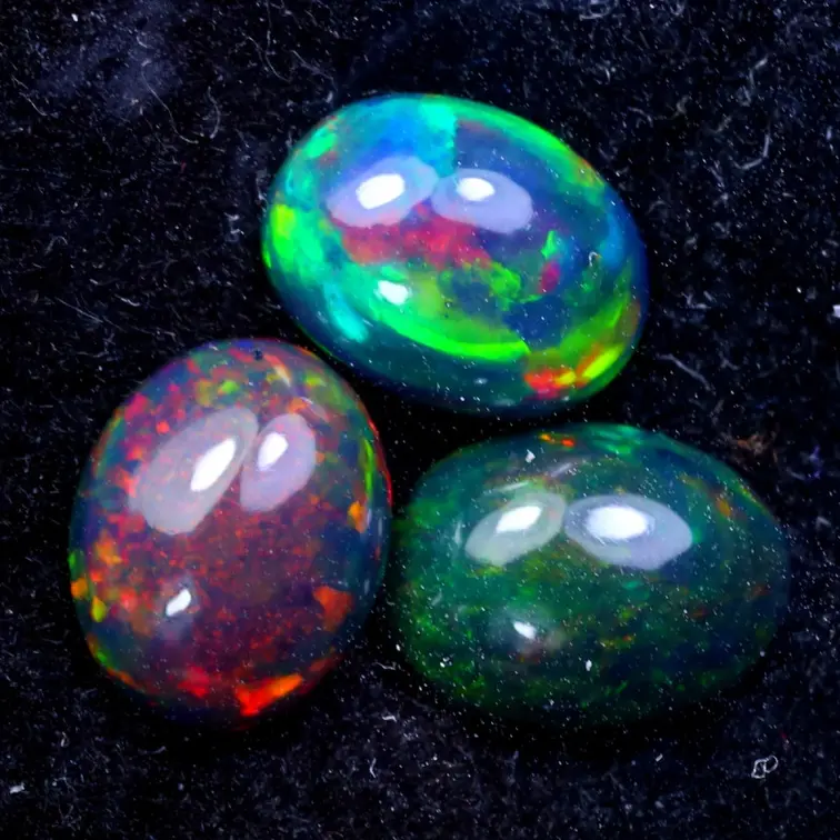 Ópalo etíope ahumado natural - «Sistema solar» - 9,2 x 7 x 3,4 mm - 3,30 quilates - POC-0924