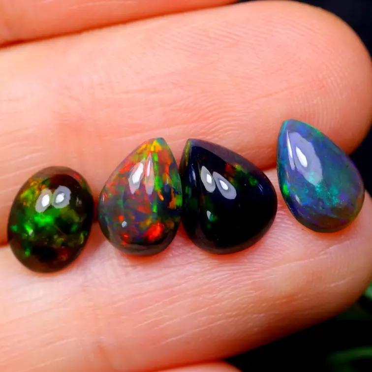 Natuurlijke Smoked Ethiopische Welo Opalen - "Black Hole" - 8.7 x 6 x 3.8 mm - 3.75 karaat - POC-0926