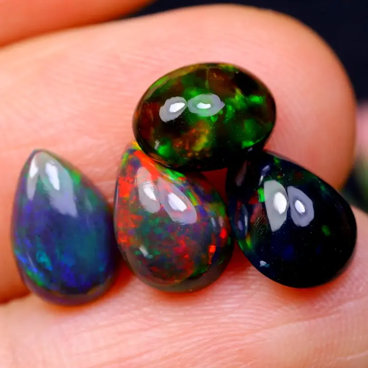 Opale Welo fumée naturelle d'Éthiopie - « Black Hole » - 8,7 x 6 x 3,8 mm - 3,75 carats - POC-0926