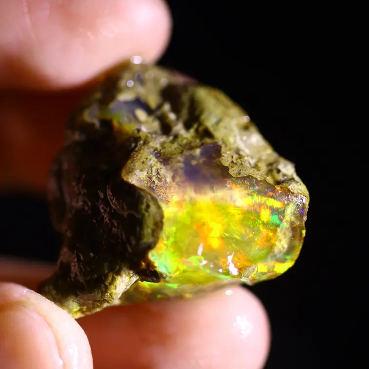 Welo éthiopien brut - Opale cristalline - « Nature's Power" - (26 x 25 x 11 mm - 31,8 carats) - POC-0875