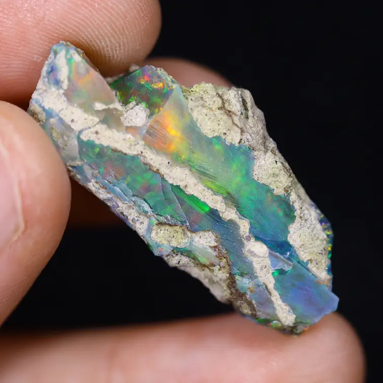 Opale Welo brute d'Éthiopie - « Dark Nature" - (34 x 16 x 7 mm - 18,8 carats) - POC-0872