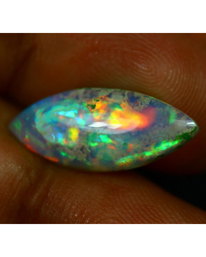 Natural Ethiopian Welo Opal - "Rainbow Flashes" - 19 x 8 x 4 mm - 2,66 carat