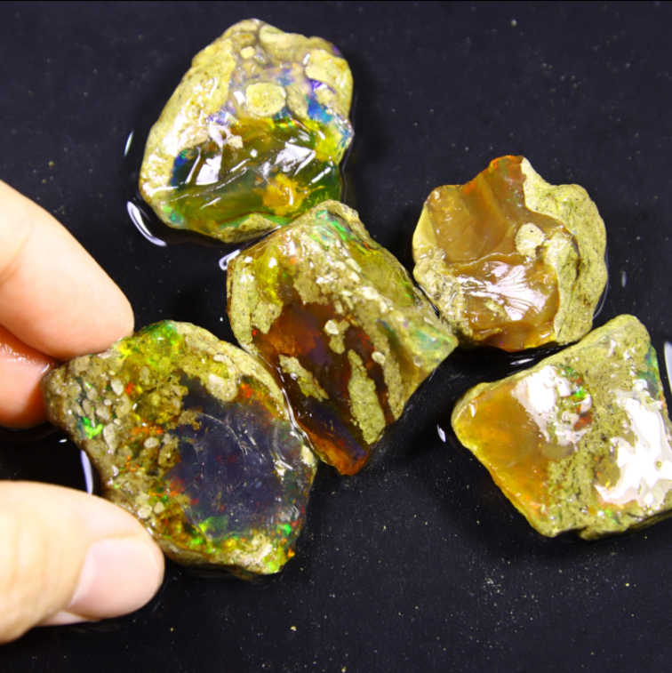 Raw Ethiopian Welo opal set - ‘Meteor Strike’ - 254 karaat