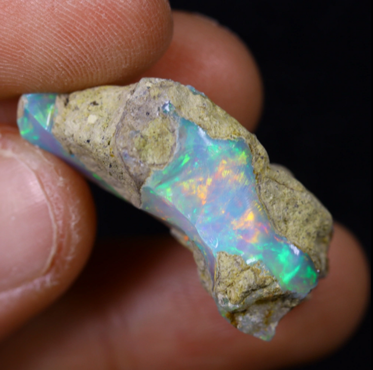 Rohes äthiopisches Welo – Kristallopal – „Intense Rainbow" - (24 x 14 x 12 mm - 20,5 Karat)