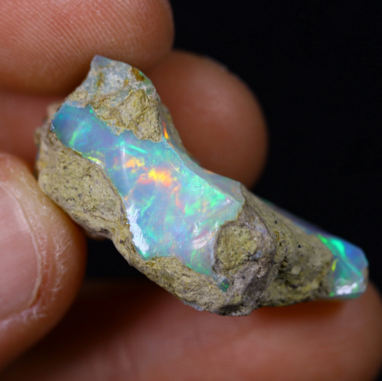 Raw Ethiopian Welo - Crystal Opal - ‘Intense Rainbow" - (24 x 14 x 12 mm - 20,5 carats)