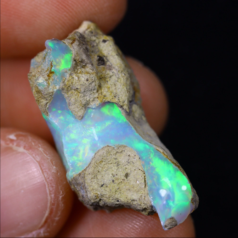 Raw Ethiopian Welo - Crystal Opal - ‘Intense Rainbow" - (24 x 14 x 12 mm - 20,5 carats)