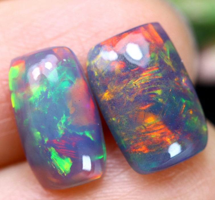 Set of Ethiopian Welo Opals - ‘Colourful Eyes’ - (11,7 x 7 x 3,7 mm - 3,35 carats)