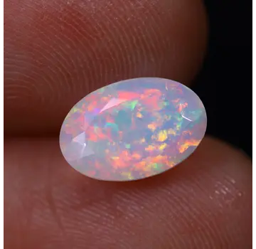 Natuurlijke Ethiopische Welo Opaal - "Iridescent Prism" - 4.8 x 10.2 x 6.9 mm - 1.38 karaat