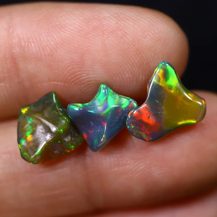 Ethiopische Welo - Gerookte Opaal "Aurora Smoke Trio" - (3.5 x 10.3 x 9.6 mm - 4.2 karaat)