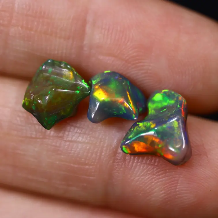 Opale Éthiopienne Welo - Opale Fumée "Aurora Smoke Trio" - (3.5 x 10.3 x 9.6 mm - 4,2 carats)