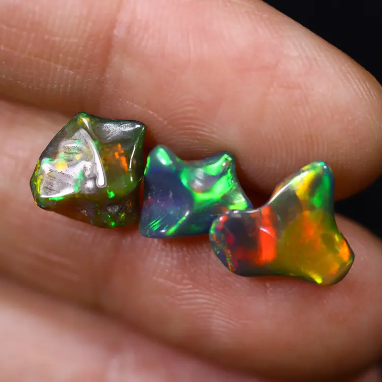 Opale Etiope Welo - Opale Affumicata "Aurora Smoke Trio" - (3.5 x 10.3 x 9.6 mm - 4.2 carati)